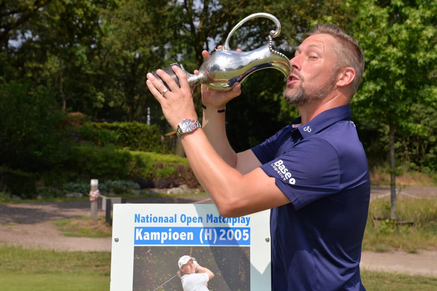 Mark Reynolds met de trofee van het Nationaal Open Matchplay, kampioen 2005