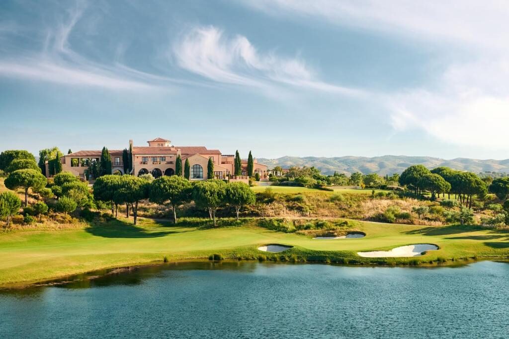 Golfbaan met clubhuis aan de Costa del Sol